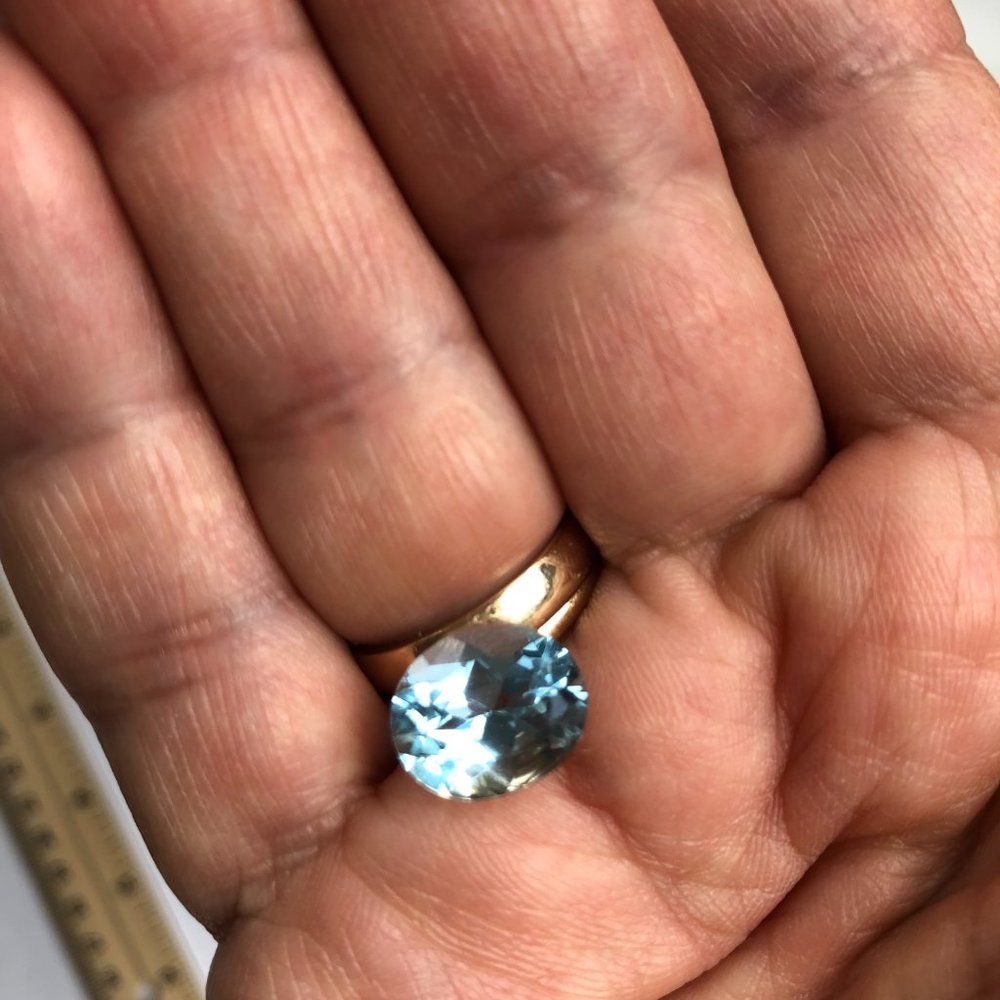 NEW - Natural 5.95 Carat Blue Topaz Oval Shape Glamcore Gemstone Sparkly Bling